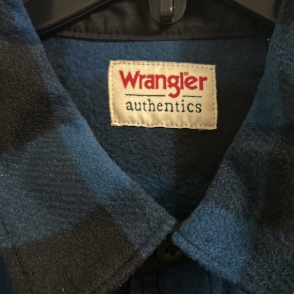 Wrangler Authentic Heavyweight‎ Fleece Button up shirt - Picture 2 of 6